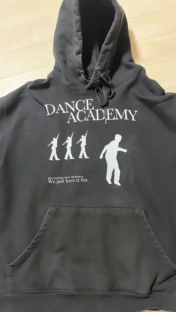 더콜디스트모먼트 dance academy 후드티